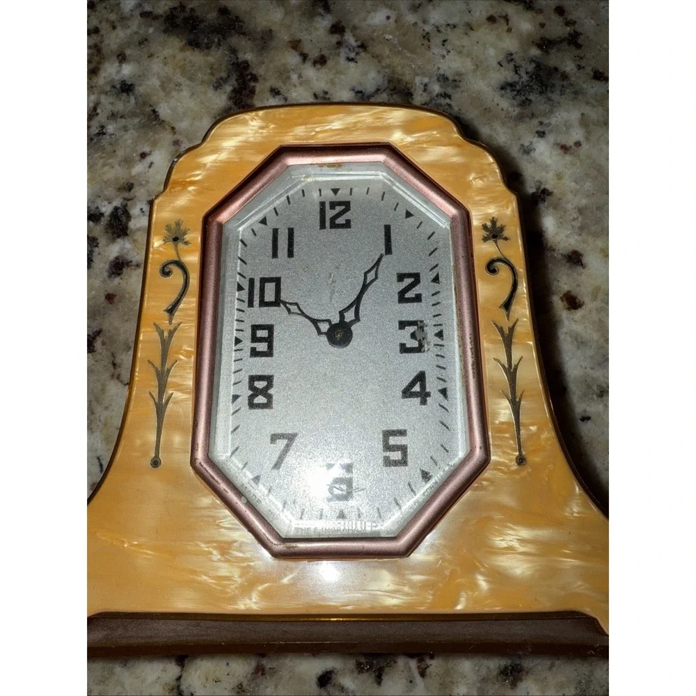 Vintage Art Deco Pearlized Bakelite LUX Wind-Up Clock Sold‎ As Is 4579